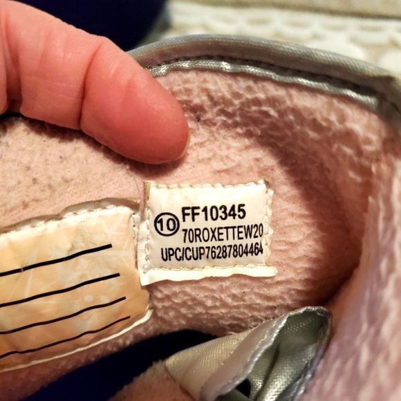 ⬇️ Ice fields silver sequin waterproof boots. - Picture 11 of 11